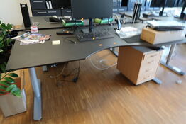 El. hæve/sænke skrivebord uden indhold samt skuffemodul