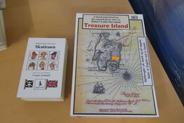 4 stk. bøger skatteøen og 2 stk. spil treasure island
