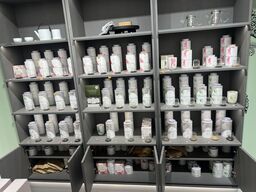 Alt indhold på og i reol - Te m.v.