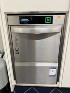 Opvaskemaskine WINTERHALTER UC-S V02 inkl. tryktank og åben sæk m. salt