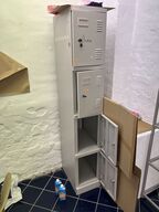 Aflåseligt stålskab 180x50x30cm