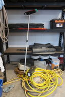 Div. slanger, spande, boltsaks m.v. (se billeder)