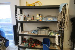 indhold på Reol  og ved (se billeder)