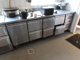 Kølebord i rustfrit stål GGMGASTRO