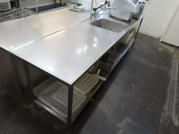 Rustfri stålbord med vask (kun forreste del, med vasken)