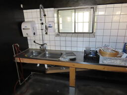 Rustfri stålbord med vask