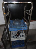 Stikvogn med opvaskerbakker