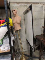 Mannequin samt whiteboard