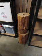 2 stk. træstubbe samt trækasser