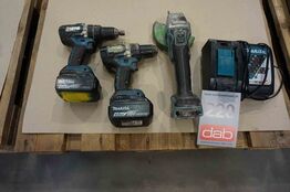 2 stk Makita boremaskiner, 1 vinkelsliber med to batterier og lader