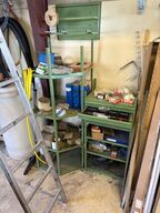 Sortimentsreol med indhold