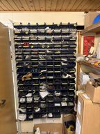 Sortimentsreol med indhold