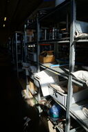 Indhold på reol af diverse reservedele