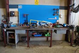 Svejse/arbejdsbord med indhold