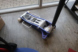 Donkraft BATO 2500 kg. 
