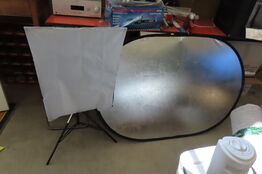 Lampestativ samt reflektorskærm