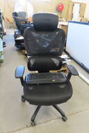 Kontorstol LEGEND samt trådløst tastatur LOGI