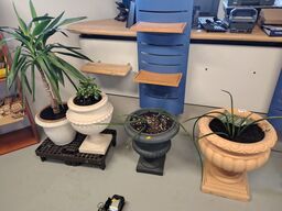 Fire opsatser/krukker. 