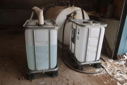 2 stk. palletanke med adblue YARA og pumper