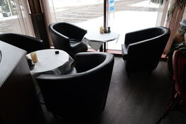 4 stk. loungestole med 2 stk. borde