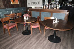 2 stk. borde med 4 stk. stole 