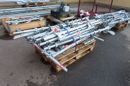 2 paller med diverse stillads dele 