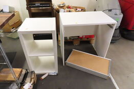 Bord + 2 stk. Kommode 