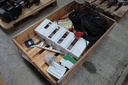 Palle med kabler, el-tavle mv. 