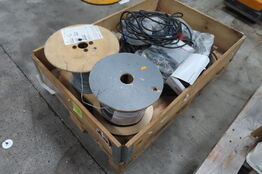 Palle med diverse ledninger 