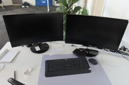 2 stk. Skærme, mus & tastatur SAMSUNG 