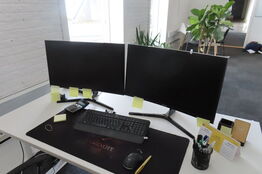 2 stk. Skærme, mus & tastatur SAMSUNG 