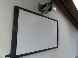Smartboard med projector og indbyggede højtalere
