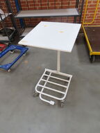 Skraldestativ med fodåbner