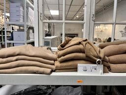 Stort parti dametøj – blandede styles og størrelser SE BILLEDER