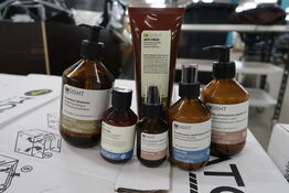 Kasse med assorterede hårprodukter INSIGHT