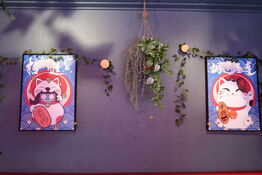 2 stk. plakater samt div. Blomster