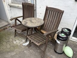 2 stk. havestole samt bord