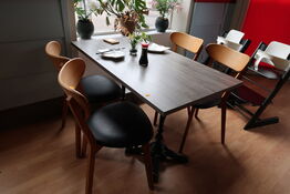 Bord med 4 stk. stole