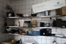 3 stk. rustfri stålhylder med indhold