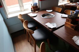 Bord med indbygget grill HNTAI ROASTER med 4 stk. stole