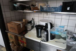 Rustfri stålbord med vask og armatur