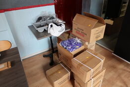 Bord samt wasabi pulver m.m.