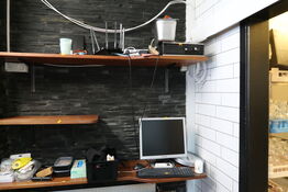 Computer HP, computerskærm SAMSUNG, div. Routere, tastatur m.m.