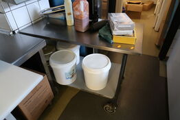 Rusfri opbevaringsvogn med indhold