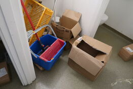 Støvsuger, div. Rengøringsartikler m.m.