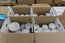 4 stk. Kasser med diverse tallerkener 