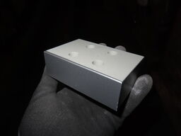 Palle med møbelfødder i plast