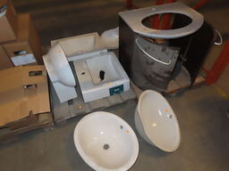 Blandede baske og badeværelsesmøbel