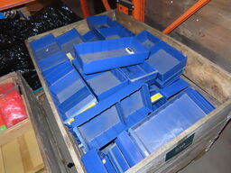 Sorteringskasser i blå plast