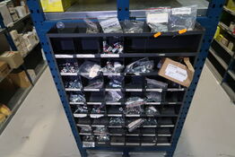 Sortimentsreol med indhold